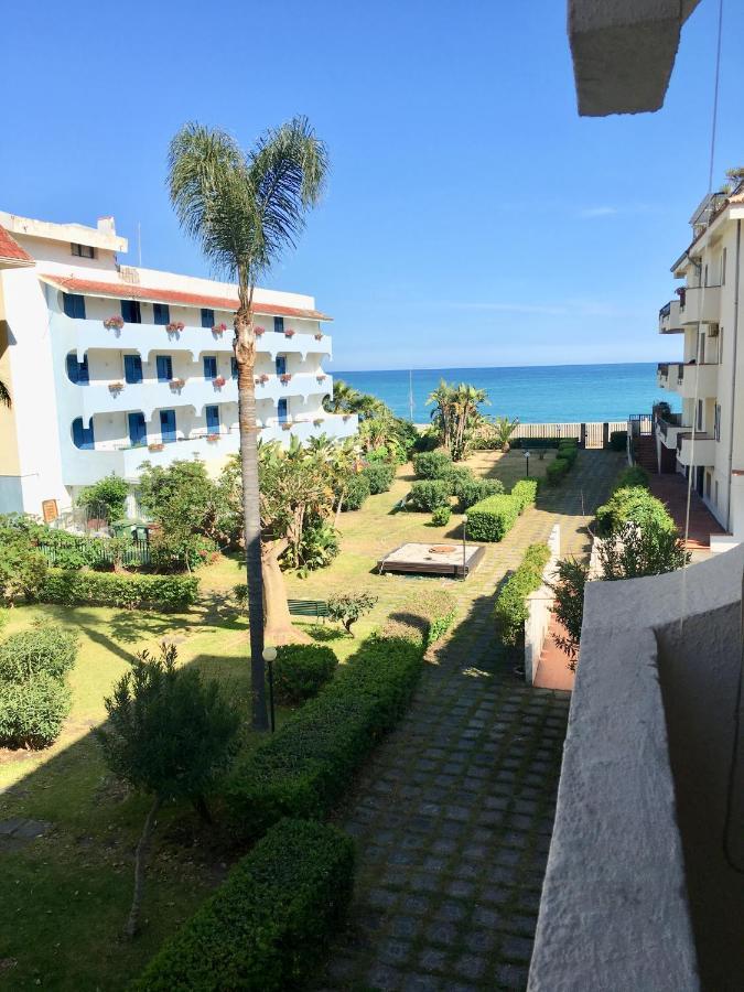Baia Degli Dei - Living La Nike Giardini Naxos Exterior foto